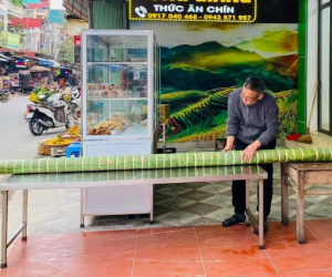 Xuất hiện cây giò xào dài 4m khiến nhiều người lầm tưởng là mẫu hàng trưng bày không bán