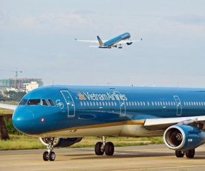 Cổ phiếu Vietnam Airlines thoát diện cảnh báo