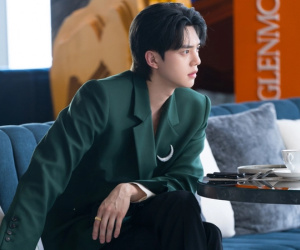 Đây đích thị là mỹ nam mặc đẹp nhất màn ảnh 2023, hút hơn 10 triệu view vì biến phim thành sàn catwalk