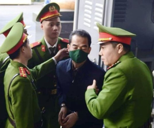 Cựu Thứ trưởng Tô Anh Dũng gạt nước mắt nói lời sau cùng