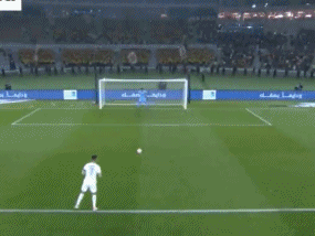 Video: Ronaldo và Mane thi nhau lập cú đúp vùi dập đội bóng của Benzema