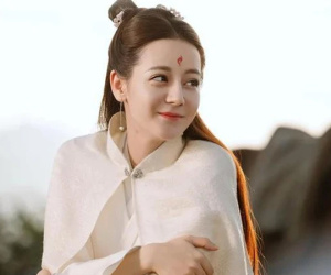 Địch Lệ Nhiệt Ba đang gặp nguy hiểm