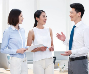 Lãnh đạo công ty Trung Quốc hứng chỉ trích vì yêu cầu nhân viên nữ trang điểm để 'tạo động lực' cho đồng nghiệp nam