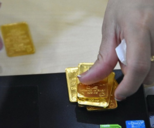Chiều 27-12, giá vàng SJC lại tụt dốc khi chạm 80 triệu đồng/lượng