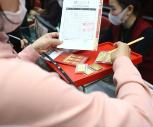 Cách nào hạ nhiệt giá vàng?
