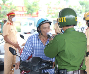 Kiểm điểm thủ trưởng cơ quan để cán bộ vi phạm nồng độ cồn