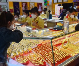 Giá vàng SJC 'quay xe' tăng sốc, lên 77 triệu đồng