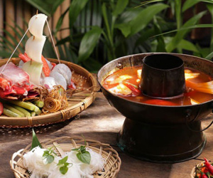 Hướng dẫn cách nấu lẩu hải sản chua cay ngon không kém các nhà hàng sang trọng