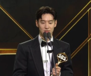 Lee Sun Kyun được tưởng nhớ theo cách đặc biệt ở SBS Drama Awards 2023 khiến netizen nghẹn ngào
