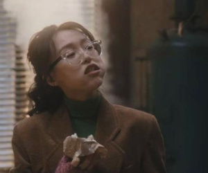 Mỹ nhân 'cưa sừng làm nghé' quá đáng yêu, 40 tuổi vẫn như thiếu nữ đôi mươi dù tạo hình xấu nhất sự nghiệp