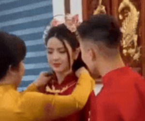 Cận cảnh mẹ ruột trao của hồi môn cho Chu Thanh Huyền, đeo vàng trĩu cổ về nhà Quang Hải