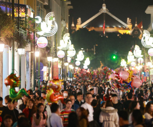 Dòng người chen lấn đón năm mới 2024