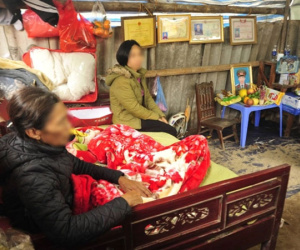 Vụ cụ bà 70 tuổi nghi bị vợ chồng con trai đuổi ra đường: 2 người con gái gây bức xúc khi mong mạnh thường quân giúp đỡ