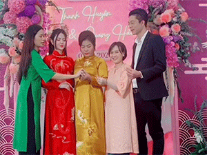 Cú hất tay thị phi của Chu Thanh Huyền với mẹ ruột: Người chị lên tiếng giải thích, tiết lộ luôn chuyện kín trong nhà