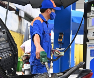 Giá xăng tiếp tục giảm trong phiên đầu năm mới?