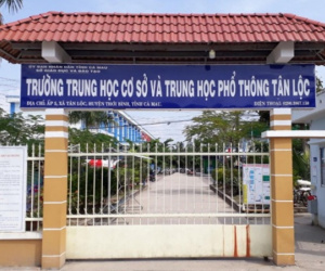 Hàng trăm học sinh lớp 10 phải thi lại môn Văn do sự cố