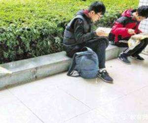 Bức ảnh sinh viên trường top ăn trưa bất ngờ viral: Nhìn vào cuối cùng cũng hiểu tại sao họ lại trở thành học bá!