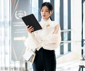 Mặc đẹp như nàng tổng tài Kim Yoo Jung với 10 mẫu áo blouse trắng siêu xinh diện Tết này