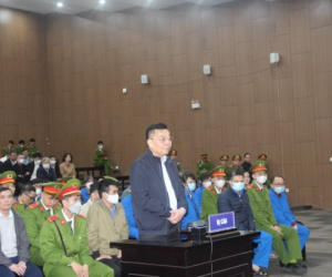Xét xử vụ Việt Á: Cựu Bộ trưởng Chu Ngọc Anh khai 'làm mất' vali chứa 200.000 USD