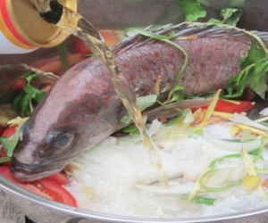 Ăn tôm hấp bia, bò sốt vang... thổi nồng độ cồn có lên không?