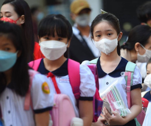 Trung tâm ngoại ngữ, tin học không được thu học phí dài hạn