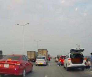 Xác định nguyên nhân khiến ô tô nổ lốp hàng loạt khi đang lưu thông trên cầu Thanh Trì