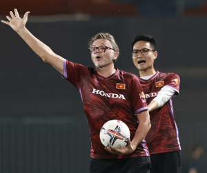 Tuyển Việt Nam: HLV Troussier mạo hiểm để tiến về World Cup