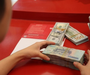 Giá USD tự do bất ngờ tăng vọt