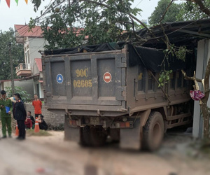 Nguyên nhân vụ tai nạn liên hoàn, tông vào quán cắt tóc làm 4 người thương vong