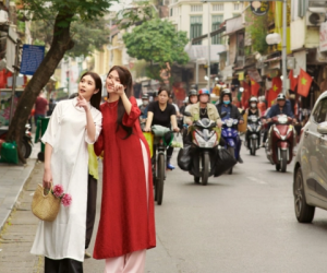 Hai 'ả tố nga' cùng khoe nhan sắc, gái xinh thật biết cách khiến fan nam đau đầu
