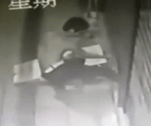 Đi ăn trộm xe máy, người đàn ông nhận ngay cái kết có 1-0-2