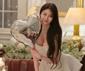 Bạn gái hot girl của Huỳnh Hiểu Minh bị 'bóc phốt': Hết ép cưới lại thuê nhà giống của Angelababy để làm màu