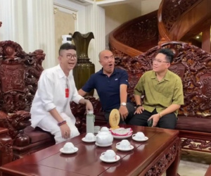 Long Nhật hé lộ dinh thự như lâu đài tại Sài Gòn, dùng toàn đồ gỗ trạm trổ tinh xảo