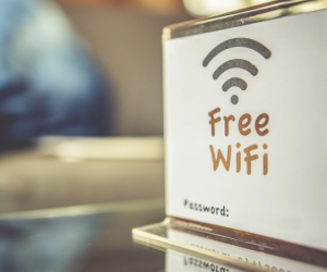 Tài khoản 'bốc hơi' vì wifi công cộng, cảnh báo thủ đoạn chiếm đoạt tài sản tinh vi khi mua hàng dịp cuối năm