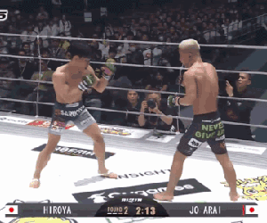 Võ sĩ Nhật Bản tung combo đòn cực hiểm hạ gục nhà vô địch Shooto