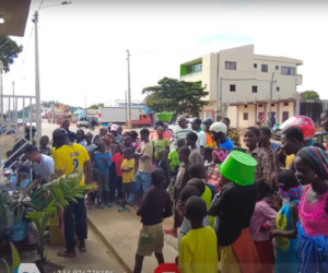 Món ăn vặt tuổi thơ của người Việt Nam đang gây sốt ở Angola, thu hút từ cách làm tới hương vị