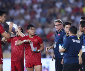 8 tuyển thủ có nguy cơ bị treo giò và phương án 'cẩn thận không thừa' dành cho HLV Troussier