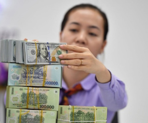 Giá USD ngân hàng tăng mạnh, có nhà băng bán ra vượt mốc 24.700 đồng