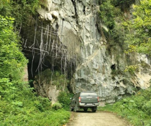 Hang động trong núi ở nơi cách Hà Nội hơn 100km, du khách nhận xét tới đây 'ngỡ như đi xuống địa ngục'