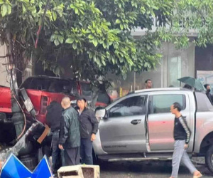 Xe bán tải tông liên hoàn khiến 3 người tử vong ở Quảng Ninh