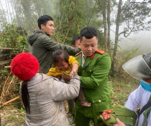 Lời kể của Thượng úy công an xã tìm thấy bé 2 tuổi bị lạc 31 giờ trong rừng rậm biên giới