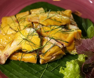 Gà hấp lá chanh, món ngon không thể thiếu trong ngày Tết