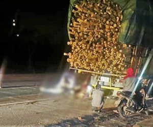 Va chạm với xe tải chở keo, 2 thanh niên đi xe máy tử vong tại chỗ