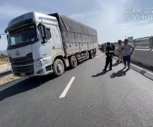 Khởi tố vụ án tài xế xe tải “chống đối” cảnh sát, bỏ chạy 20km trên cao tốc