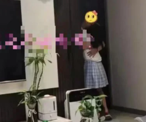 Đoạn video 'thân mật' của cha và con gái lan truyền chóng mặt: Cha con thân thiết đến mấy mà không có ranh giới thì hậu quả khó lường