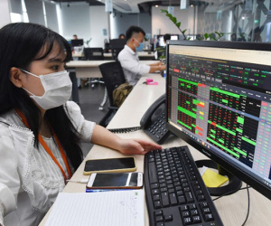 Giá vàng vọt lên 77 triệu đồng, tỷ giá cao: Chứng khoán chờ bứt phá sau Tết