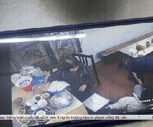 Quán phở Hà Nội trích xuất camera sau vụ bị tố đuổi khách ngồi xe lăn