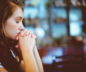 Vợ đưa đơn ly hôn vì chồng ngoại tình, anh cười khẩy nói một câu chết điếng