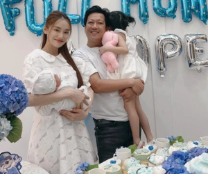 Nhã Phương khoe khoảnh khắc Trường Giang tất bật chăm con, ai dè để lộ cận dung mạo nhóc tỳ thứ 2