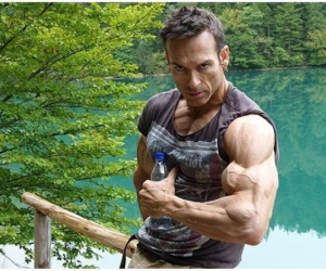 Cận cảnh body đáng kinh ngạc của những 'quái vật thể hình' có tỷ lệ mỡ cực thấp